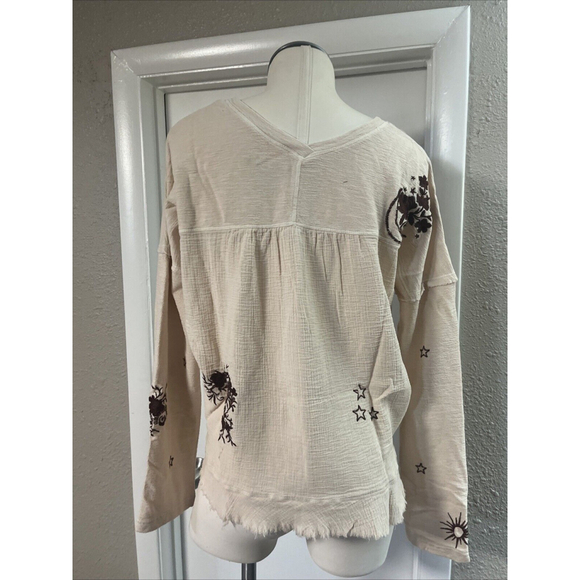 distressed embossed top by caite - Picture 8 of 14